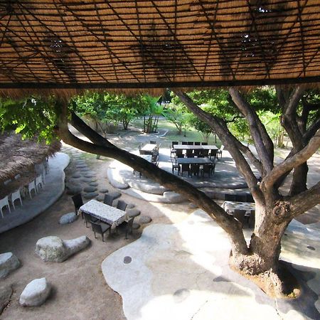 Hotel Naidee Sculptured Huts HHQ Exterior foto