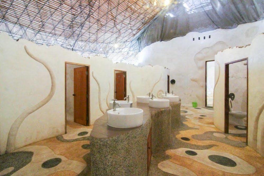 Hotel Naidee Sculptured Huts HHQ Exterior foto