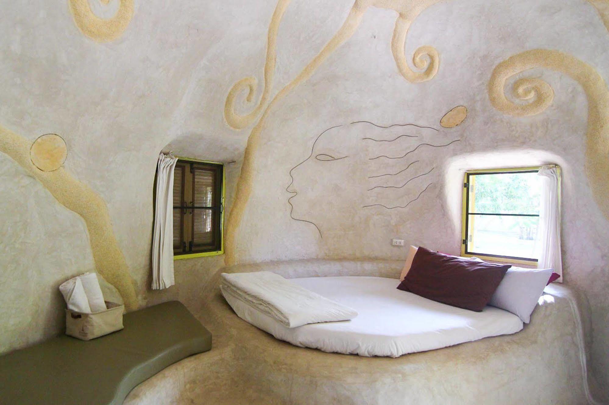 Hotel Naidee Sculptured Huts HHQ Exterior foto